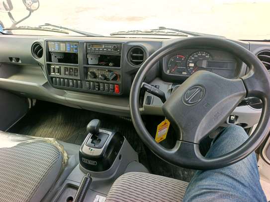 Hino Dutro freezer image 10