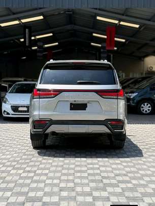 LEXUS LX500d 2022model image 9