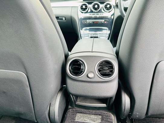 Mercedes Benz C200 2018 black image 5