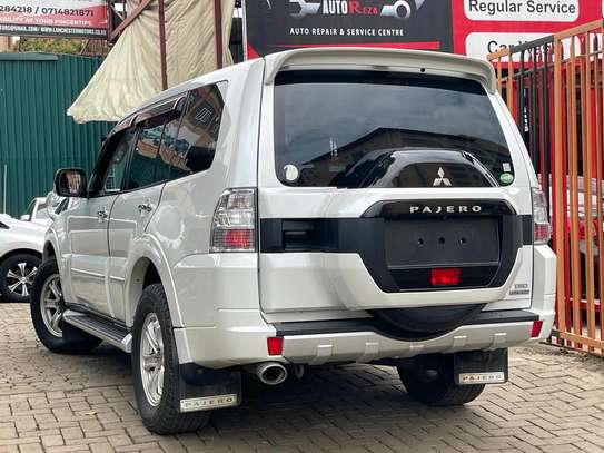 Mitsubishi Pajero white color 2018 model fully loaded image 8