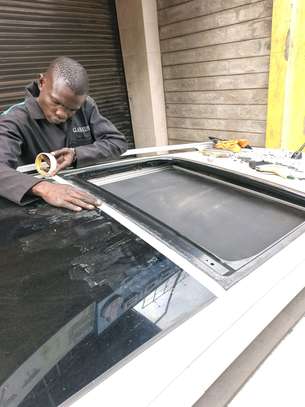 Sunroof glass replacement image 7