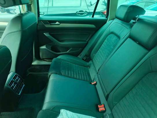 Volkwagen Passat hatchback image 7