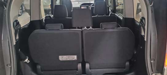 Toyota Noah hybrid Gold 2018 image 13