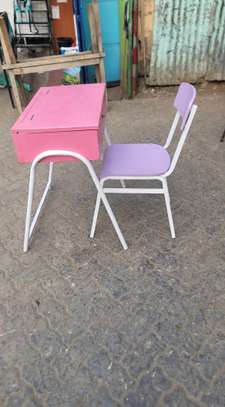 Durable School lockers+chair image 3