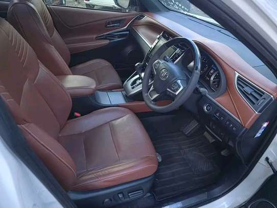 Toyota Harrier Pearl white image 4