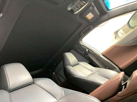 TOYOTA HARRIER NEW SHAPE 2020MODEL MOONROOF image 8