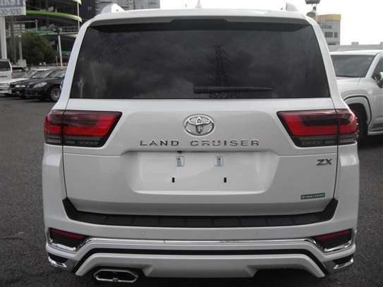 2022 TOYOTA LANDCRUISER image 4