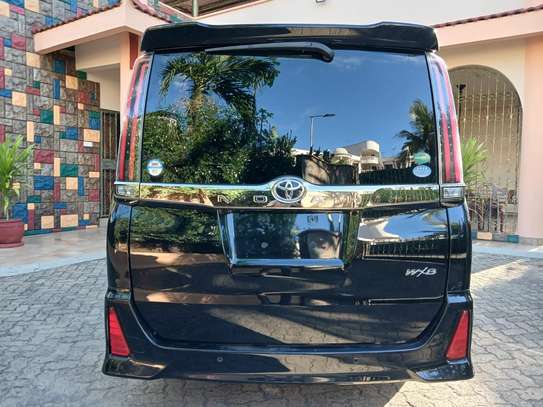 Toyota Noah WXB image 4