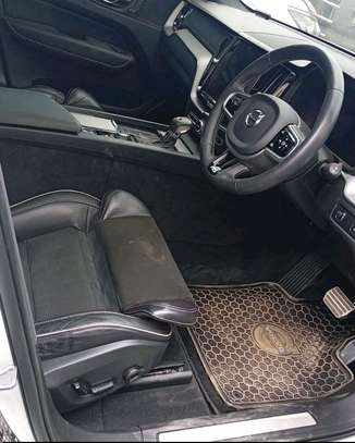 2019 Volvo xc60 image 2
