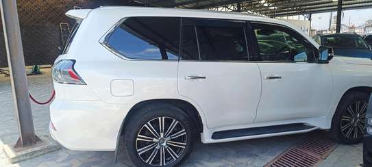 Lexus LX570 Sport White 2018 image 6