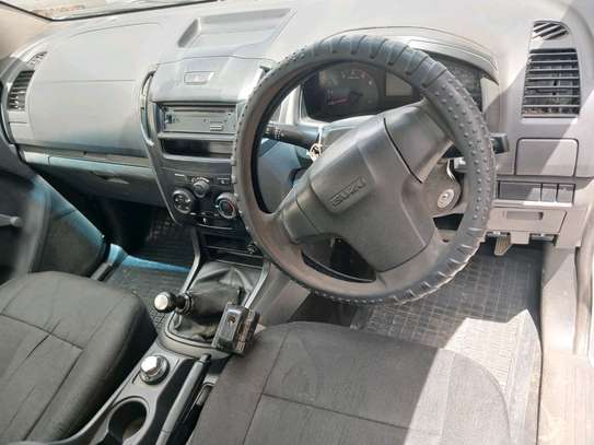 ISUZU DMAX DOUBLE CAB PICK UP image 5