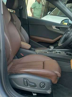 Audi A4 S-Line 2019 image 5
