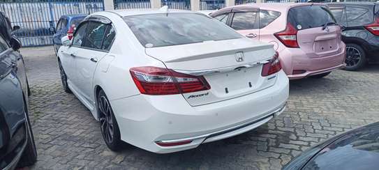 Honda Accord hybrid white 2018 image 9