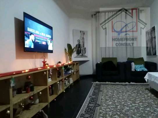 Elegant 5bedroomed residence,all en-suite ¼acre image 3