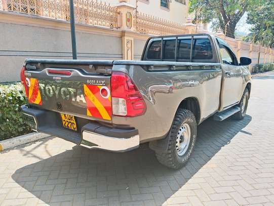 TOYOTA HILUX SINGLE CAB MANUAL LOCALLY ASSEMBLED DIFFOCK image 10