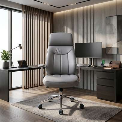 Executive Chairs : Directors Leather Executive Chair image 3