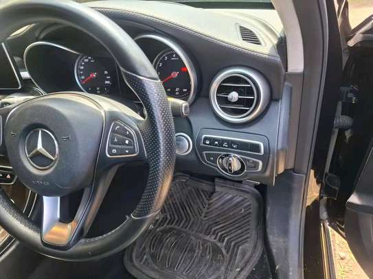 Mercedes Benz C200 image 3