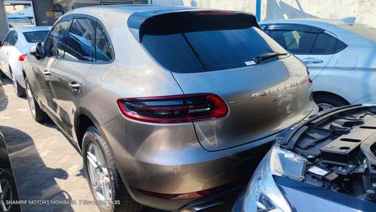 Porsche Macan gold 2018 image 10