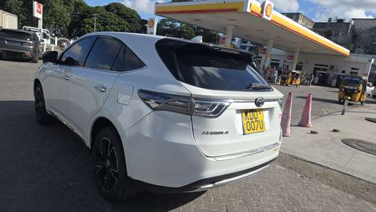 Toyota Harrier image 2