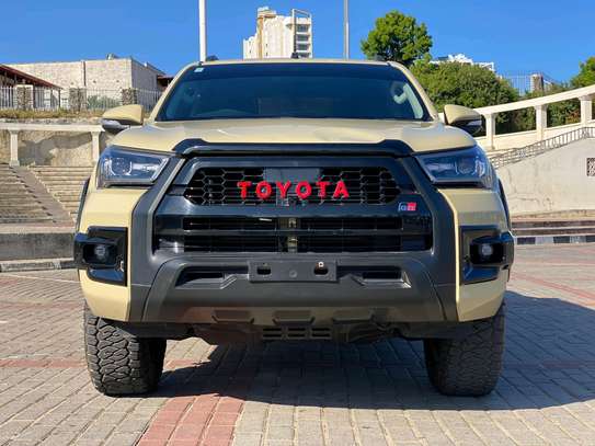Toyota hilux double cub image 3