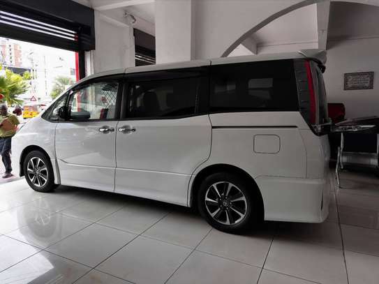 Toyota Noah wxb 2019 image 9