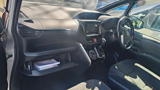 Toyota Esquire Silver 2019 2WD image 24