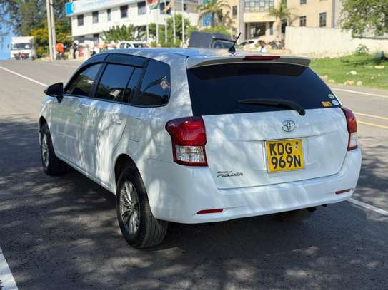 Toyota Fielder image 5