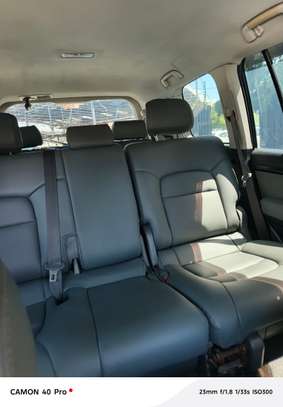 Landcruiser V8 Manual Diesel is on sale in mombasa image 10