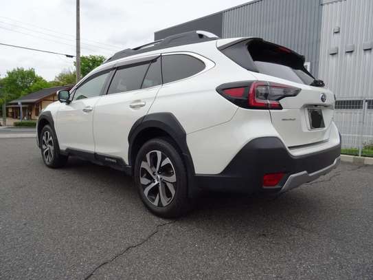2021 SUBARU OUTBACK image 2