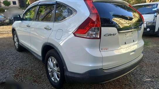 Honda CR-V White color 2018 model fully loaded image 3