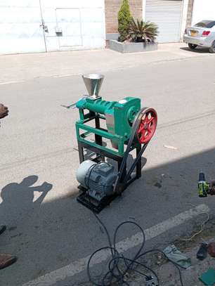 Oil press machine image 5