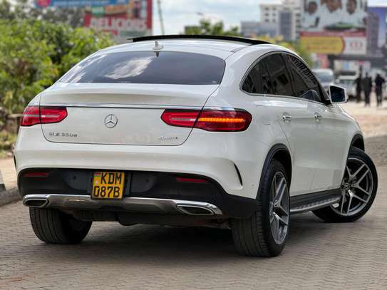 Mercedes benz image 3