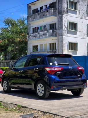 Toyota vitz hybrid image 2
