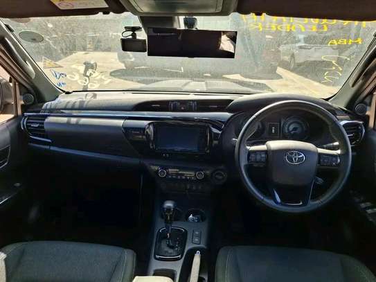 TOYOTA HILUX DOUBLE CABIN 2019MODEL FULLY LOADED image 2