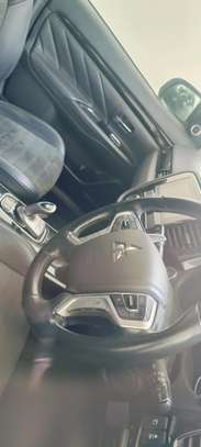 Mitsubishi Outlander SUV White Spacious Reliable image 5