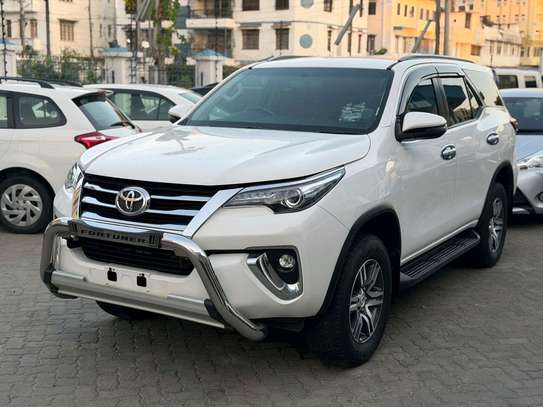 Toyota Fortuner white 4x4 2019 image 2