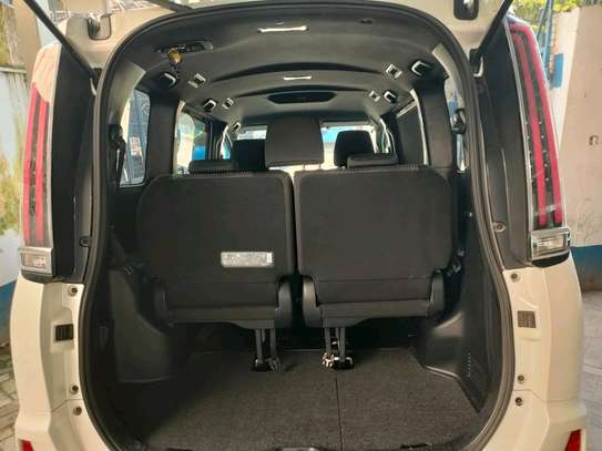 Toyota Noah hybrid white 2WD 2018 image 13