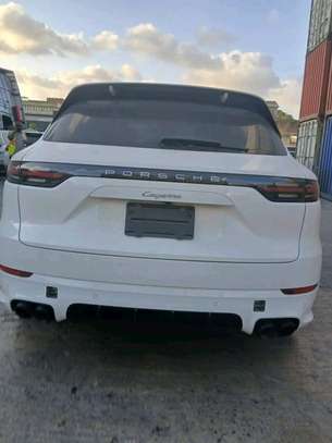 Porche cayenne image 2
