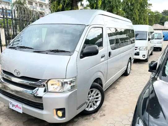 Toyota Hiace 9l image 4