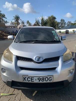Toyota IST image 4