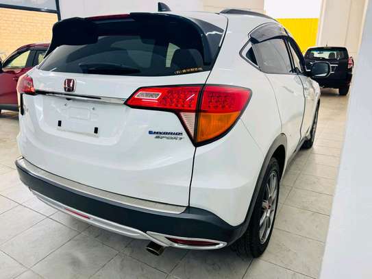 Toyota vezel white image 2