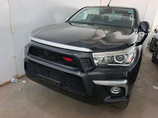 Toyota Hilux double cabin image 2