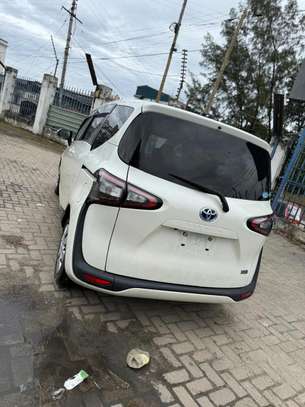Toyota sienta modelista image 6