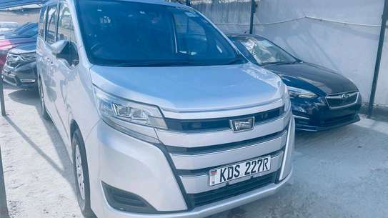 Toyota noah 2017  8 seater normal image 2