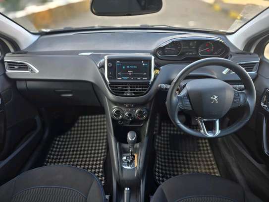 Peugeot 208 image 4