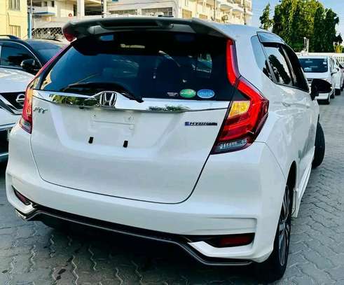 Honda fit hybrid 1500 cc image 4