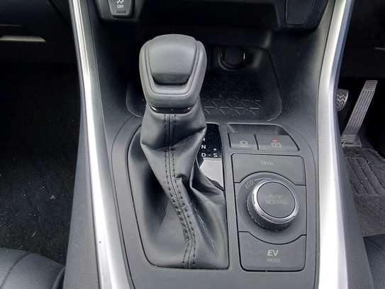 Toyota RAV4 SUV White Stylish Comfortable image 8