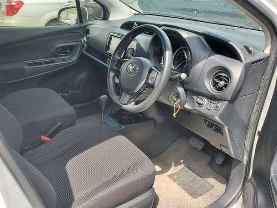 Toyota vitz image 2