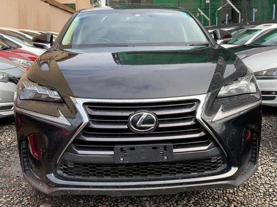 Lexus Nt 200 image 2