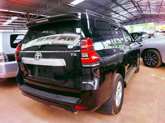 Toyota land cruiser prado petrol TX Black 2017 . image 12